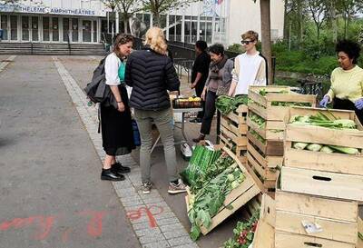 Distributions solidaires à la fac des Tanneurs à Tours